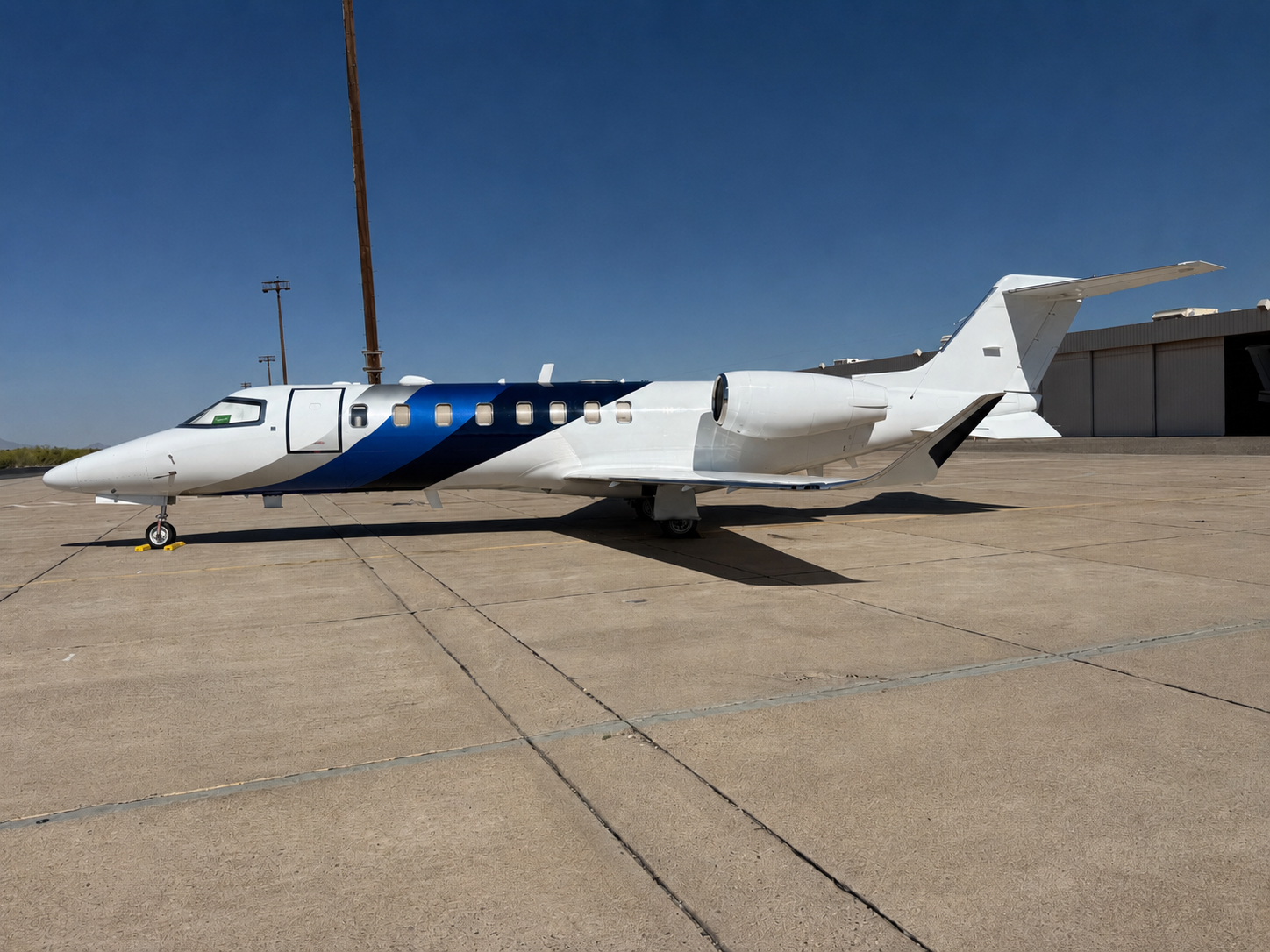2017 Bombardier Learjet 75 exterior